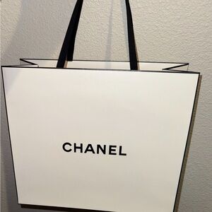 New Chanel White Tote gift Bag with gift box